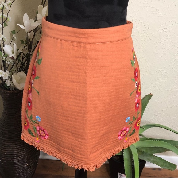 Giani Bini Cotton Floral Embroidered Raw Hem Skirt - Picture 3 of 8